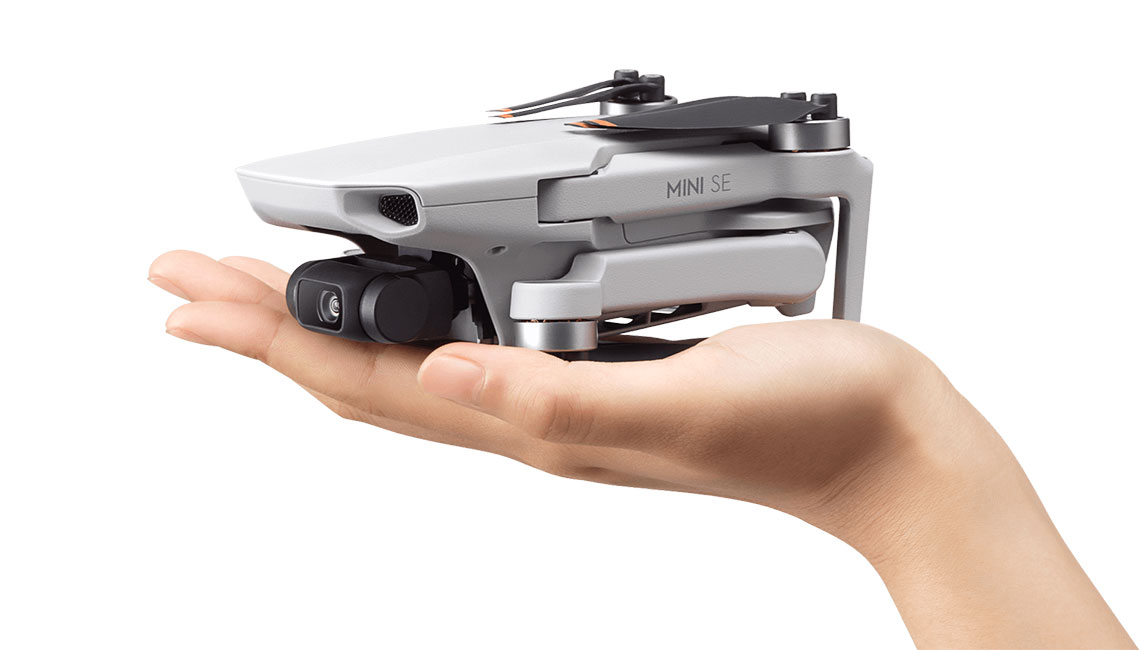 DJI Mini SE на ладони